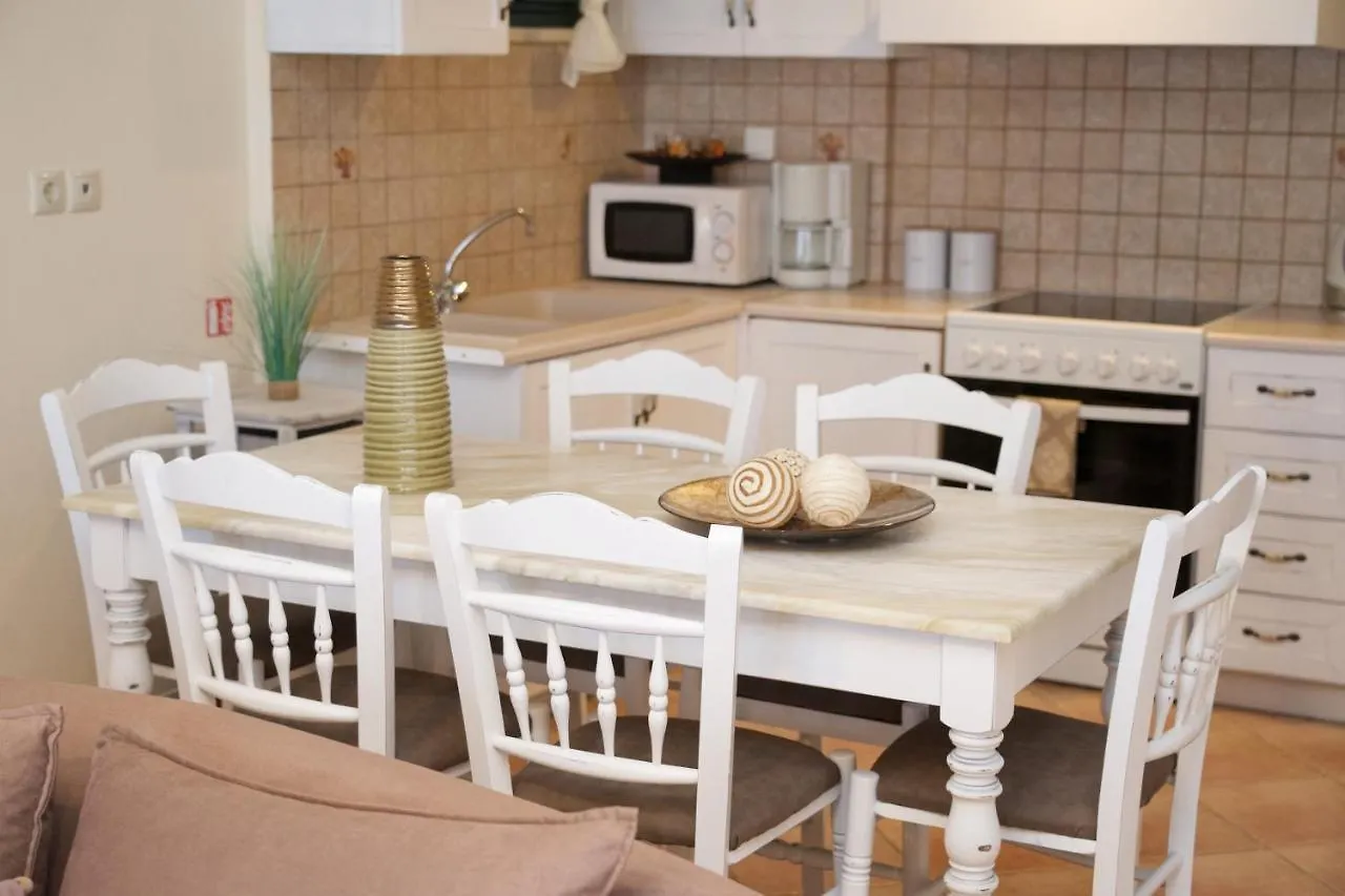 Trapezaki Villas, Seafront Accommodation Vila